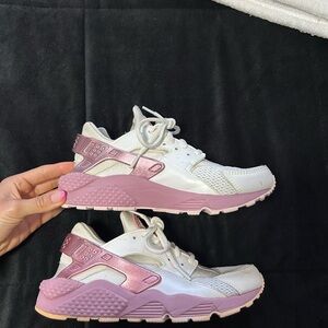Nike Women's Sneakers in White and Pink